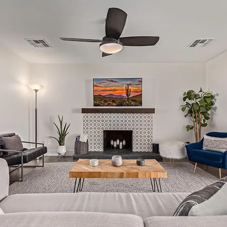 Greenway Getaway - Private Pool - North Scottsdale